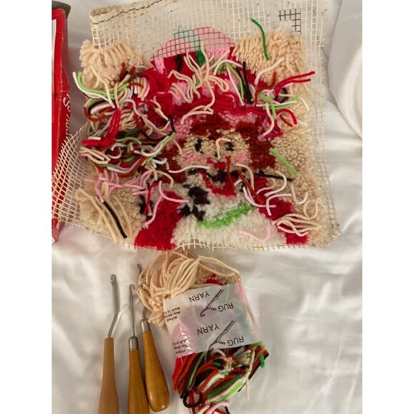 Strawberry Shortcake Latch Hook Pillow Kit 12"x12" Craft Master Vintage - Picture 6 of 7